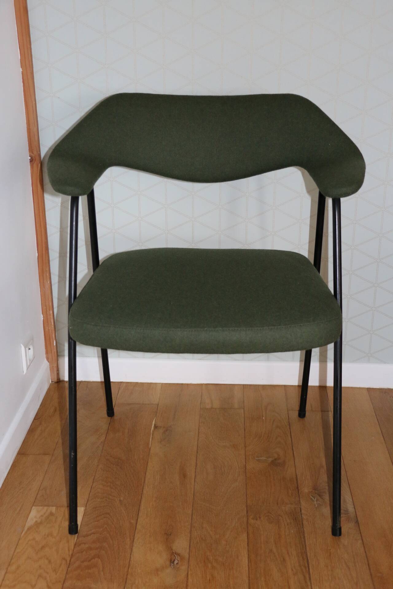 Robin Day Airborne 675 Armchair