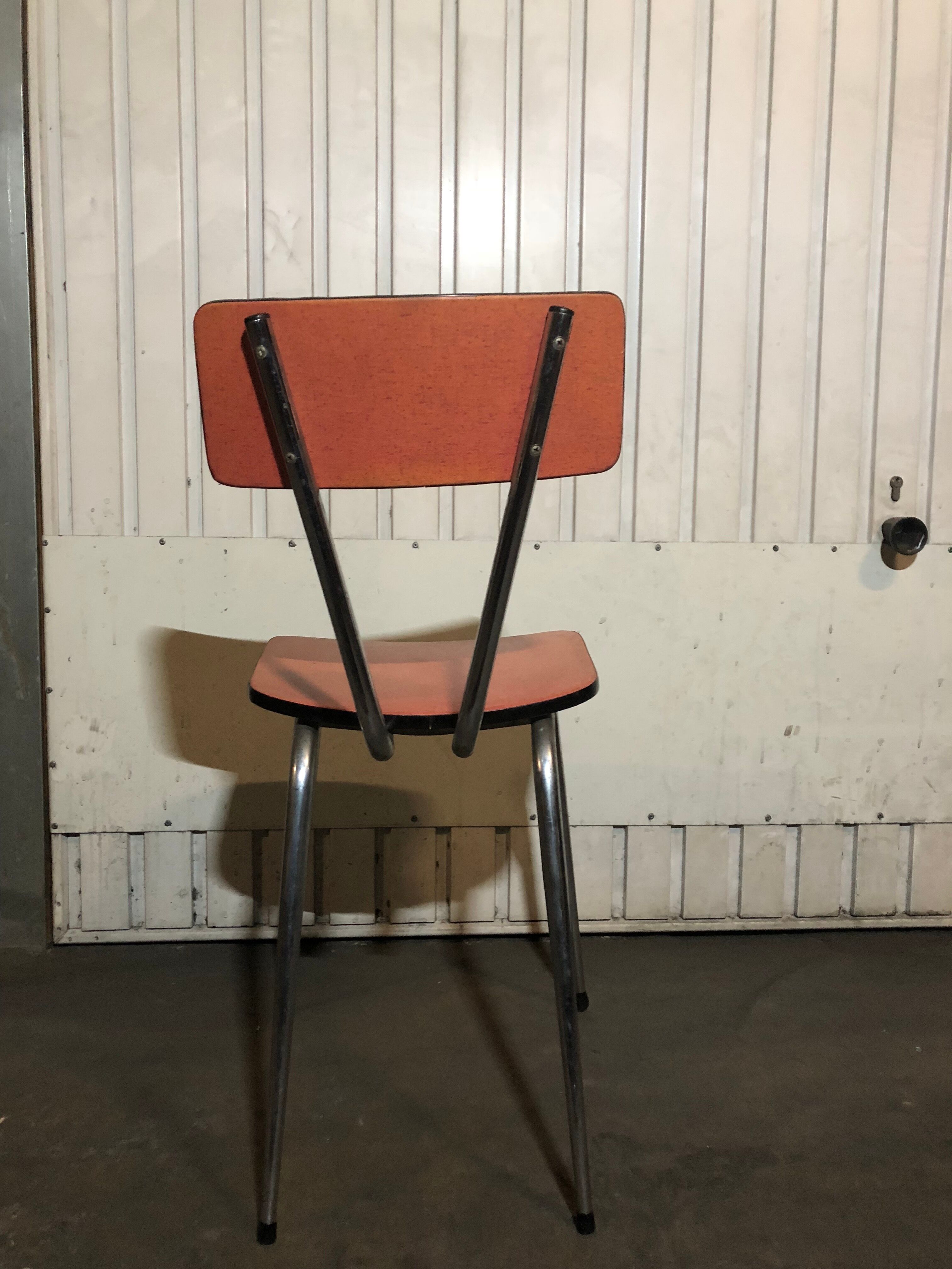 Set of 2 formica coral speckled chairs