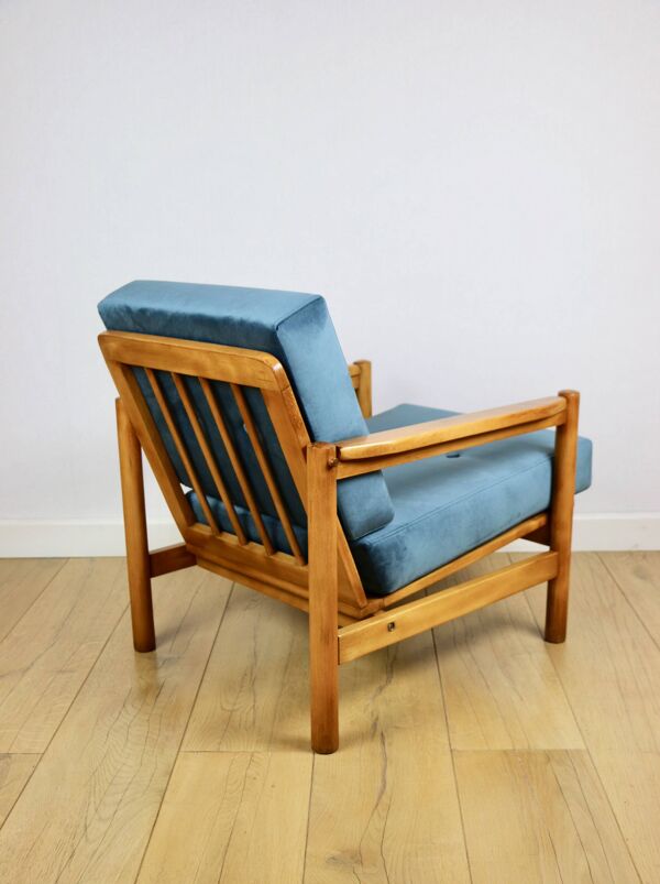 Fauteuil vintage en bois marron et bleu mer design par Z. Bączyk - bois clair