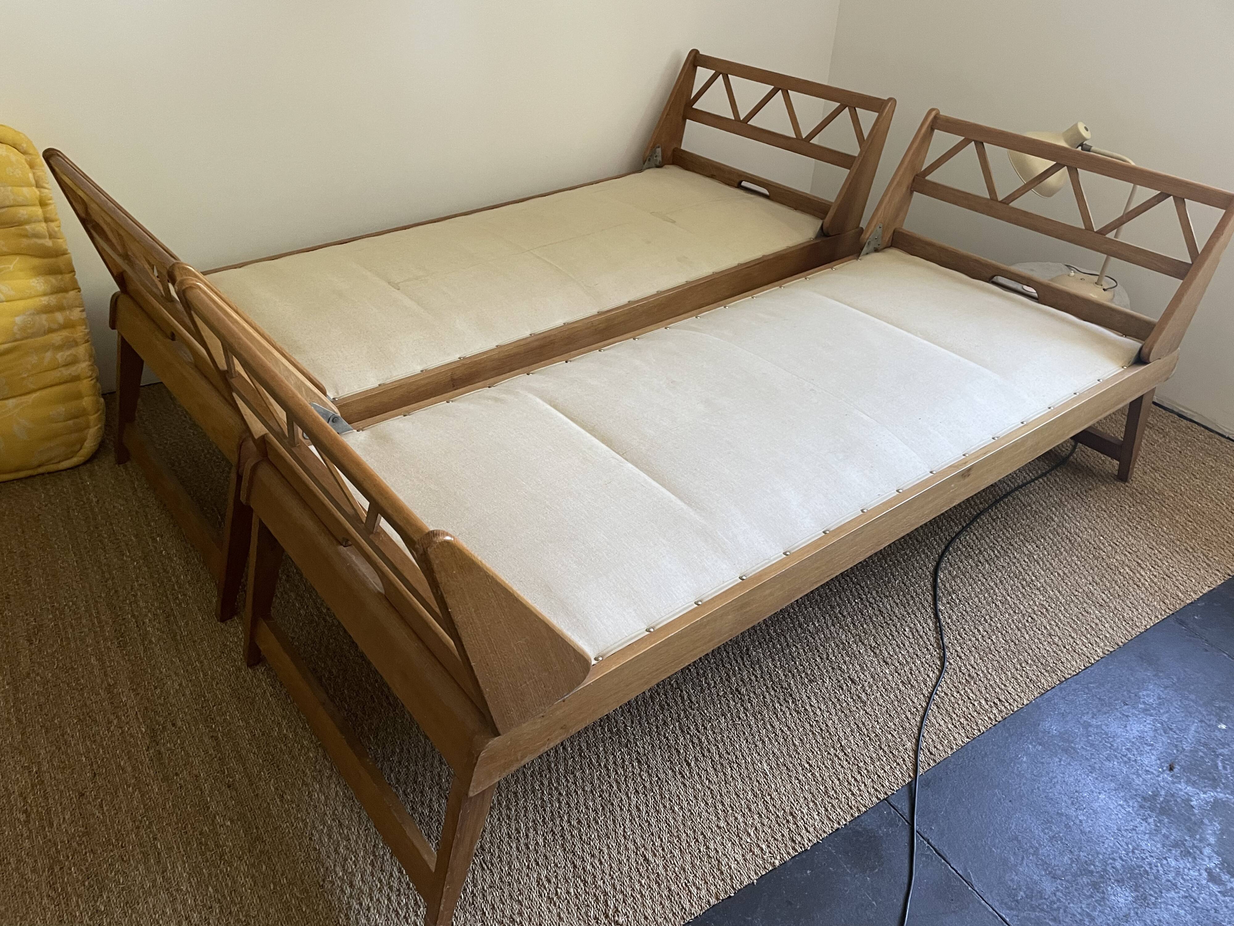Twin beds daybed vintage