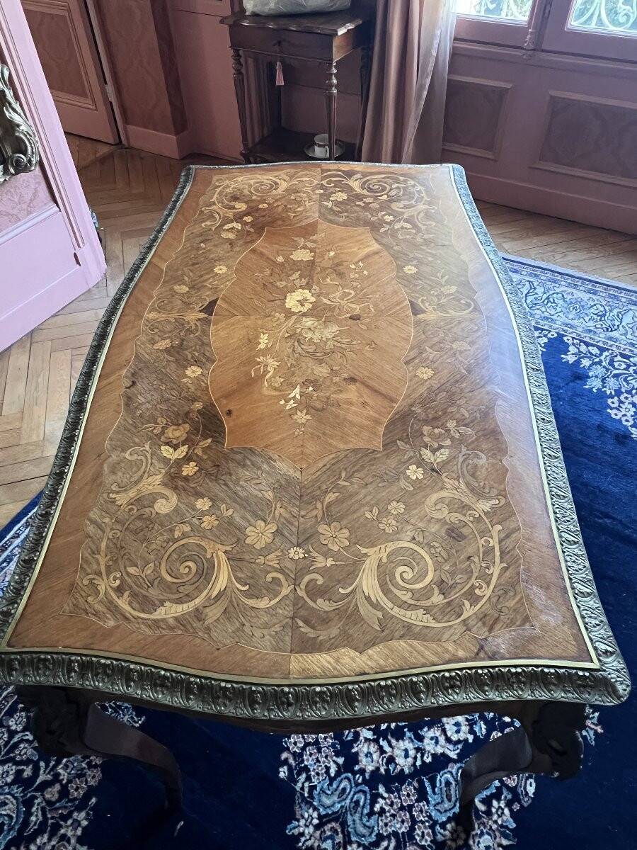 Desk, rosewood marquetry table, bronze ornaments dating from the late 19th century.