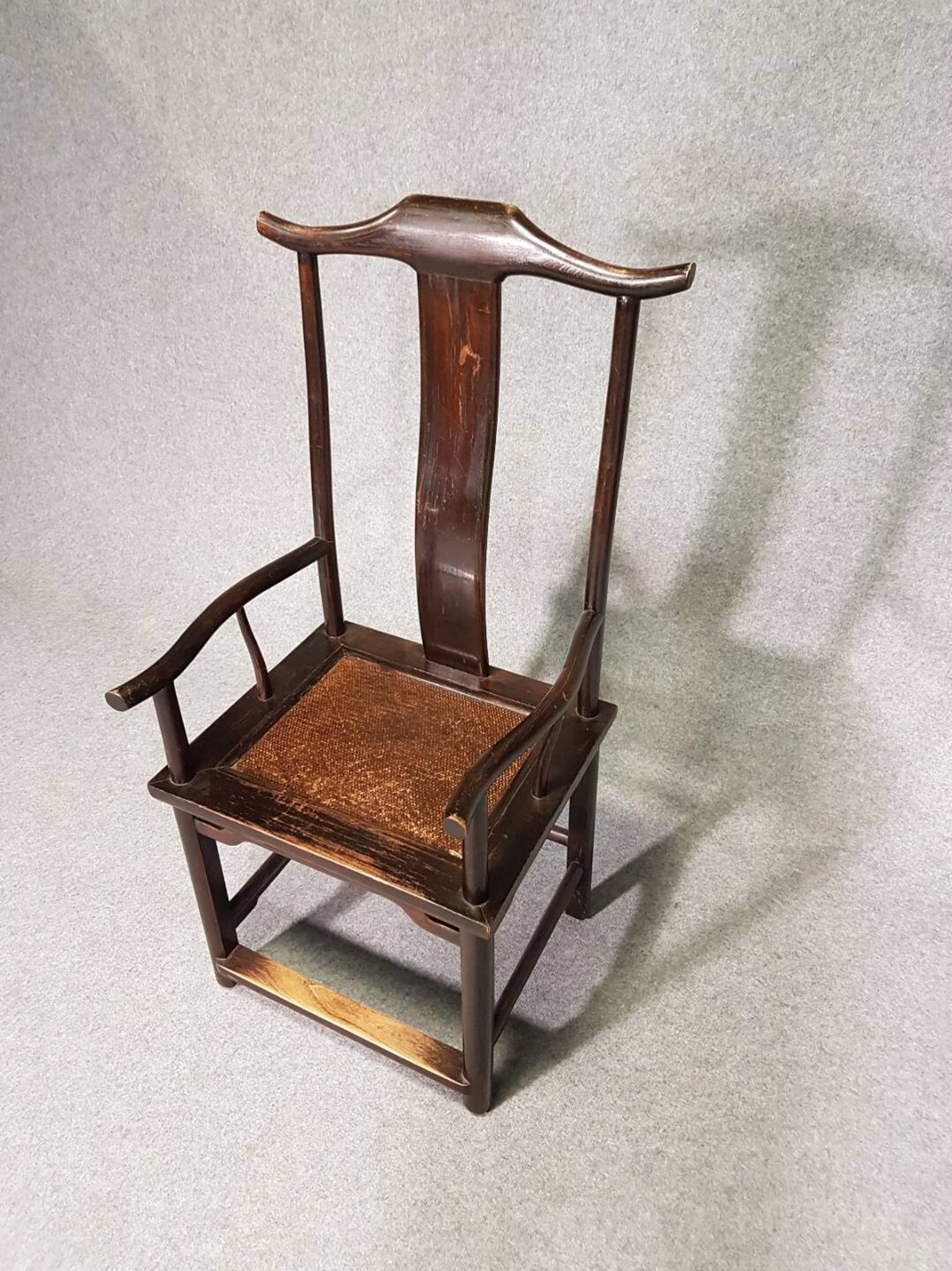 6 Vintage Oriental Asian Chinese Brown Tallback Yokeback Side Chairs. 2 x armchair / 4 x without a