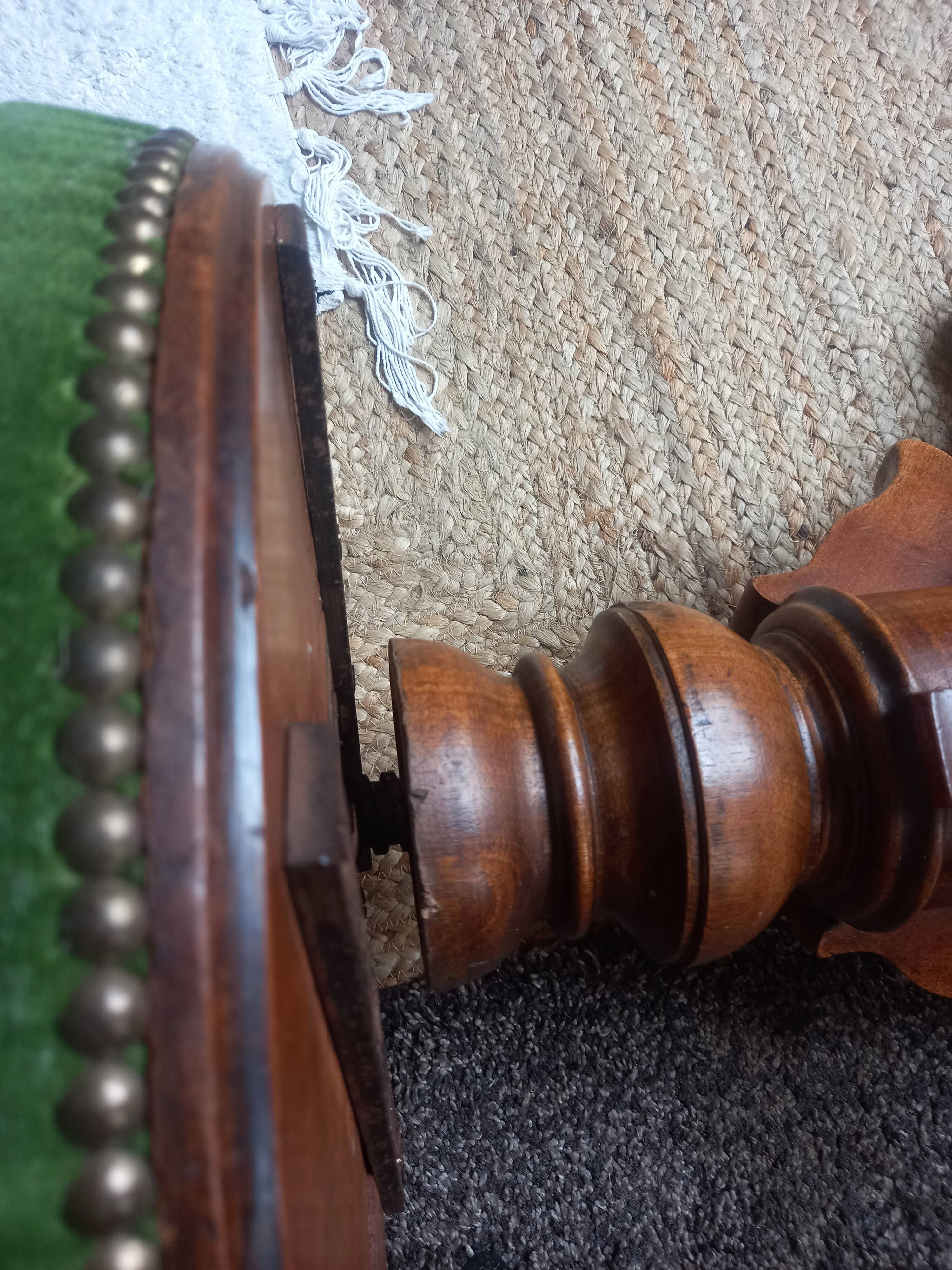 Tabouret de piano ancien en velours vert et bois de noyer