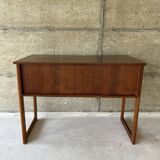 Scandinavian office of the 60s with sleigh feet