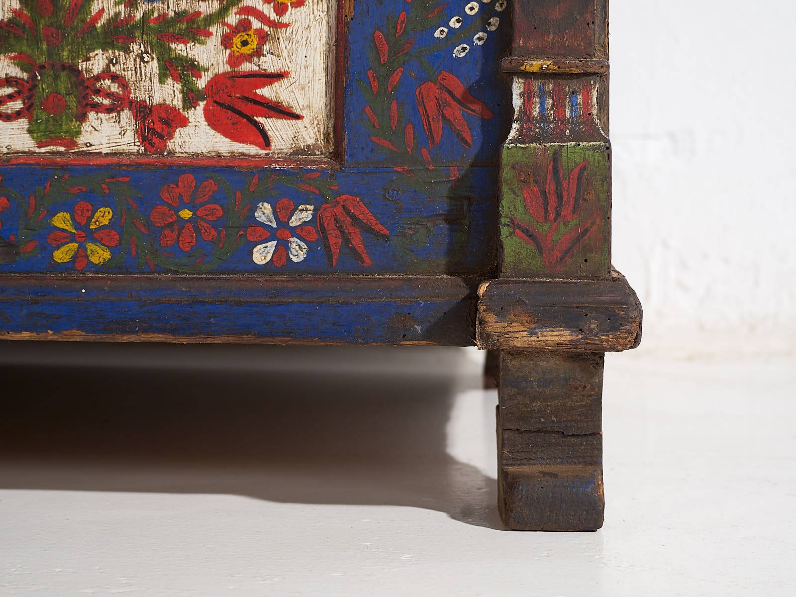 Antique blue trunk with hand-painted floral details (c.1870) #2