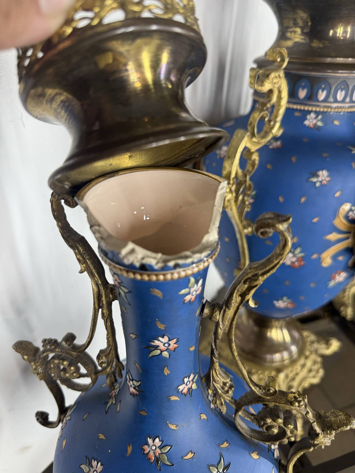 Garniture de cheminée Napoléon III en faïence Villeroy & Boch Mettlach