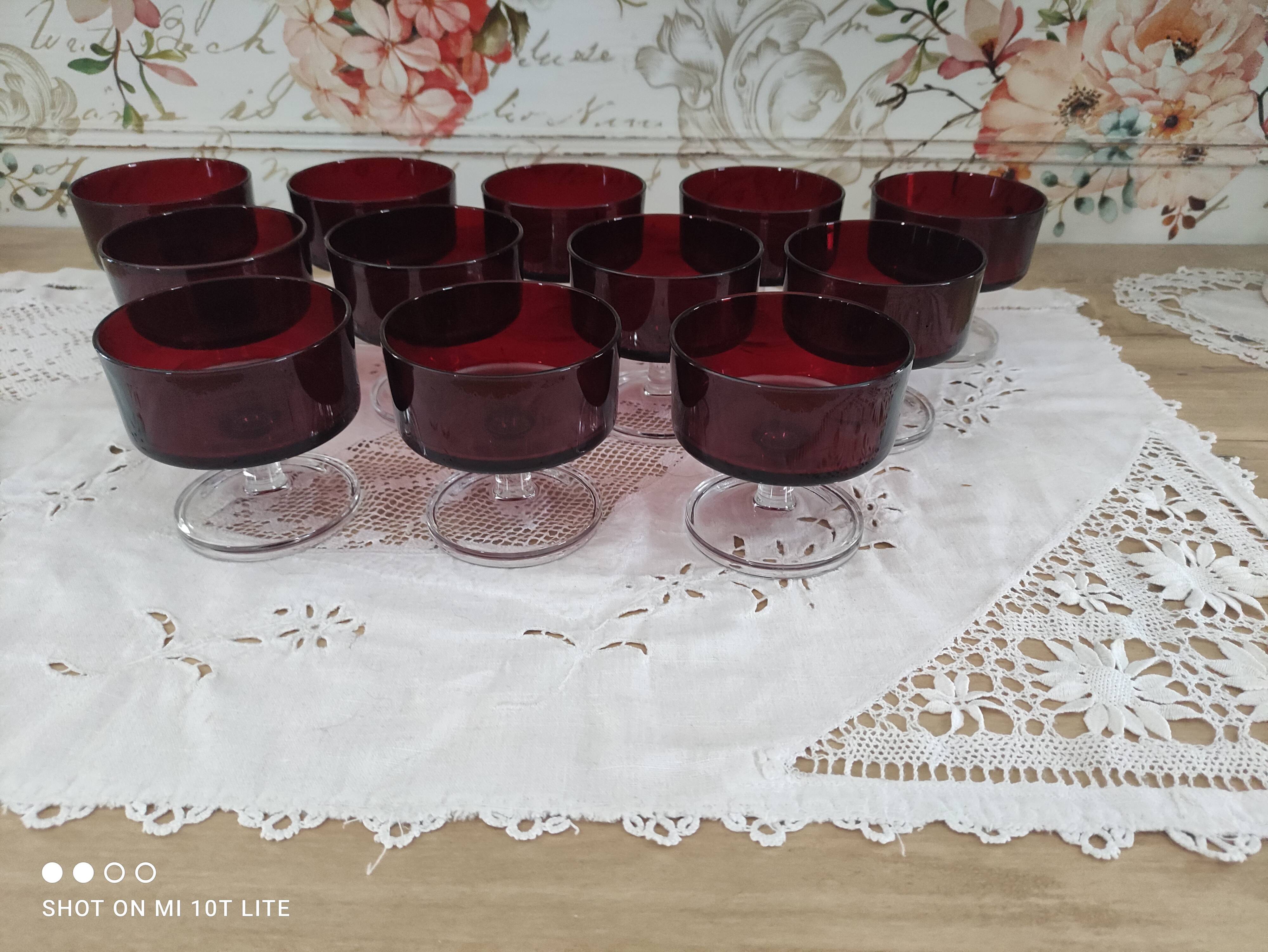 Lot de 12 coupes à champagne vintage Luminarc France modèle Suède Rubis