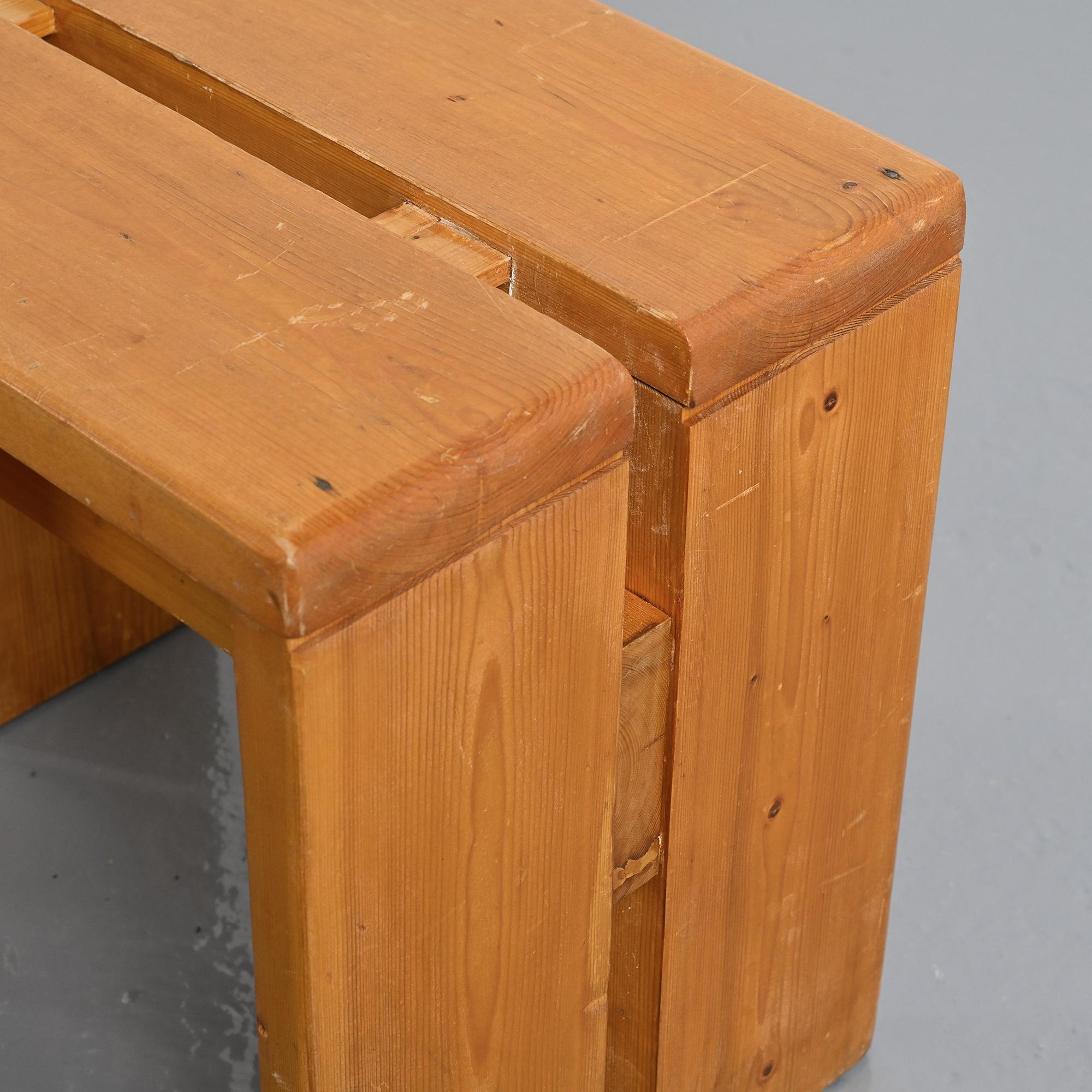 Solid pine stool Les Arcs.