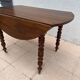 Table ronde en noyer