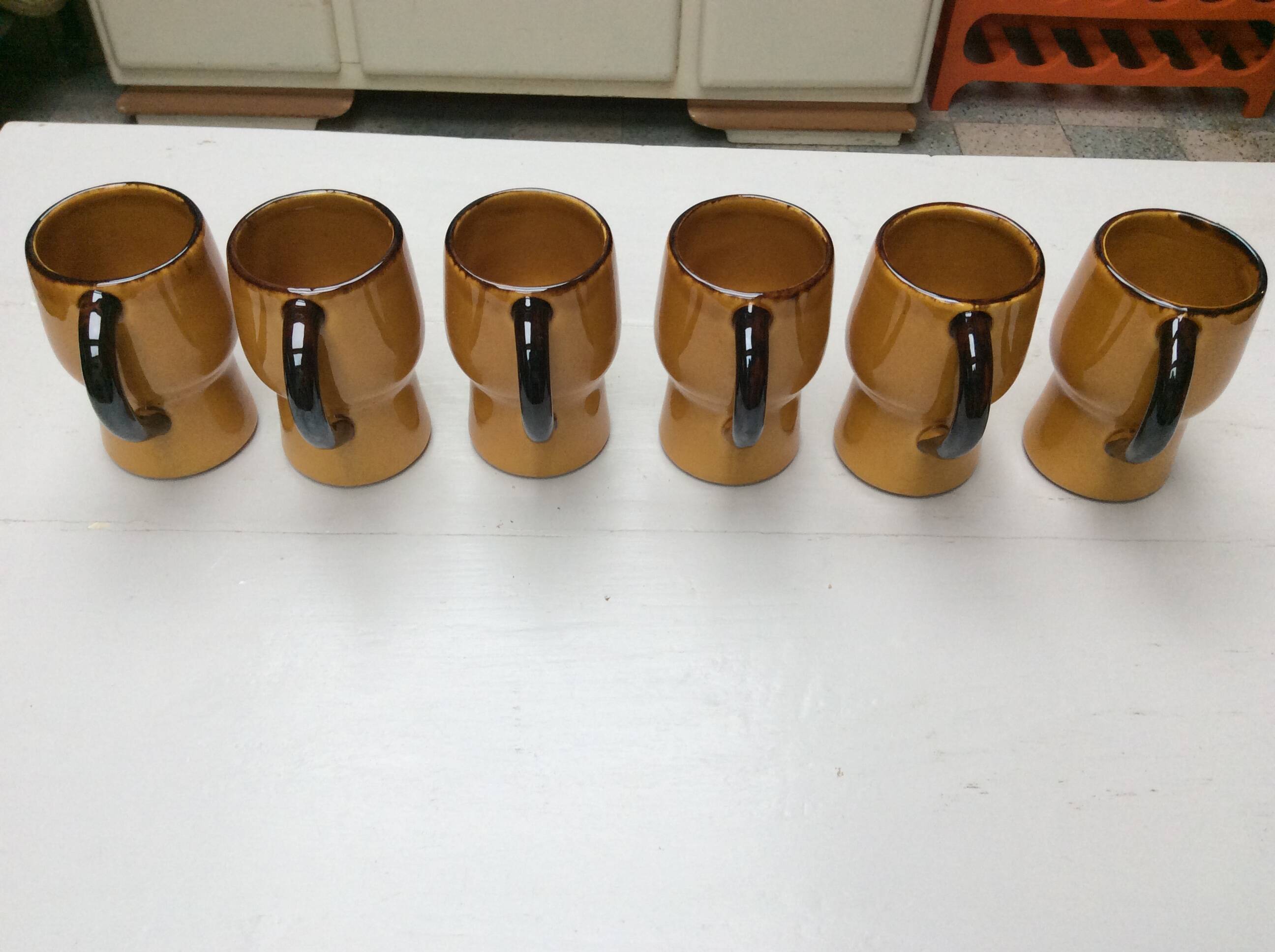 6 glazed terracotta mugs