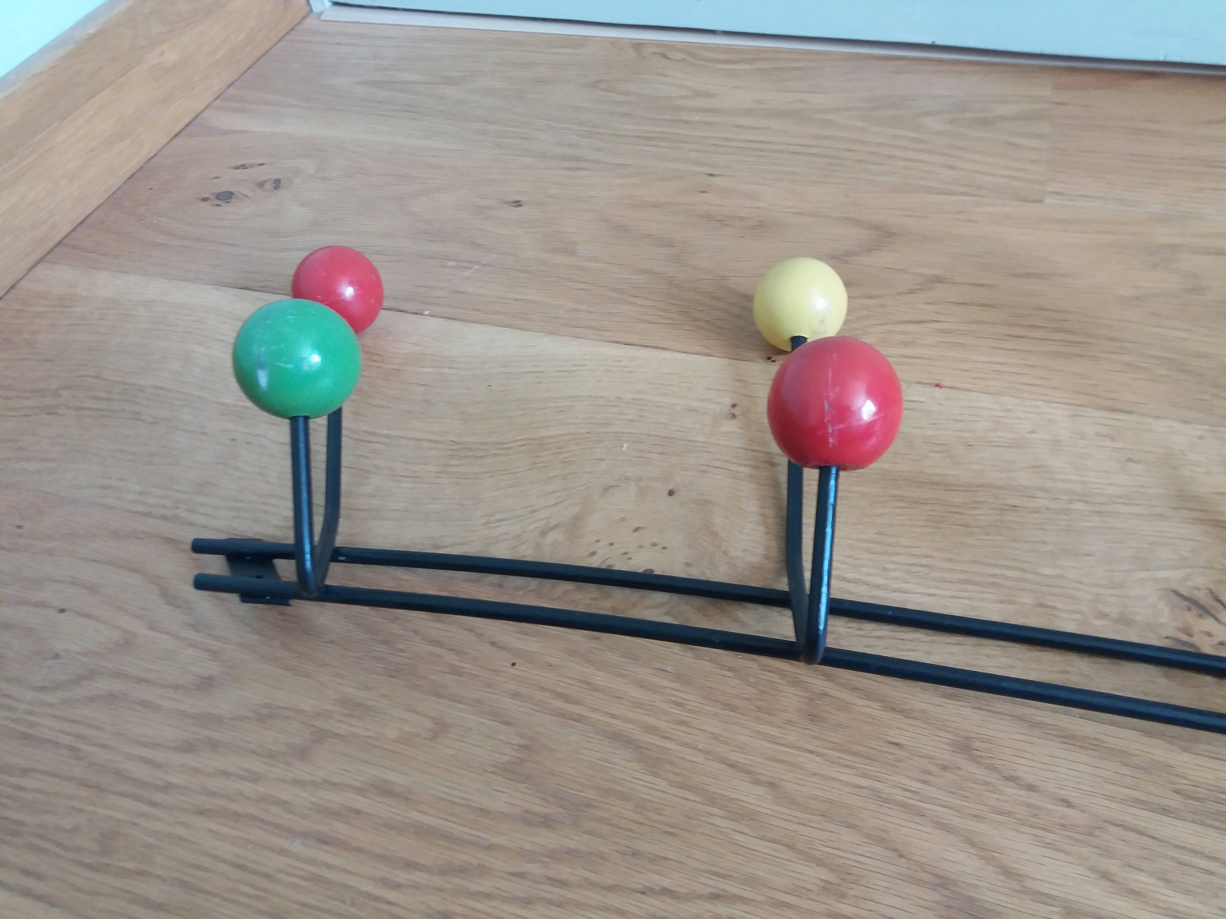 Ball coat rack