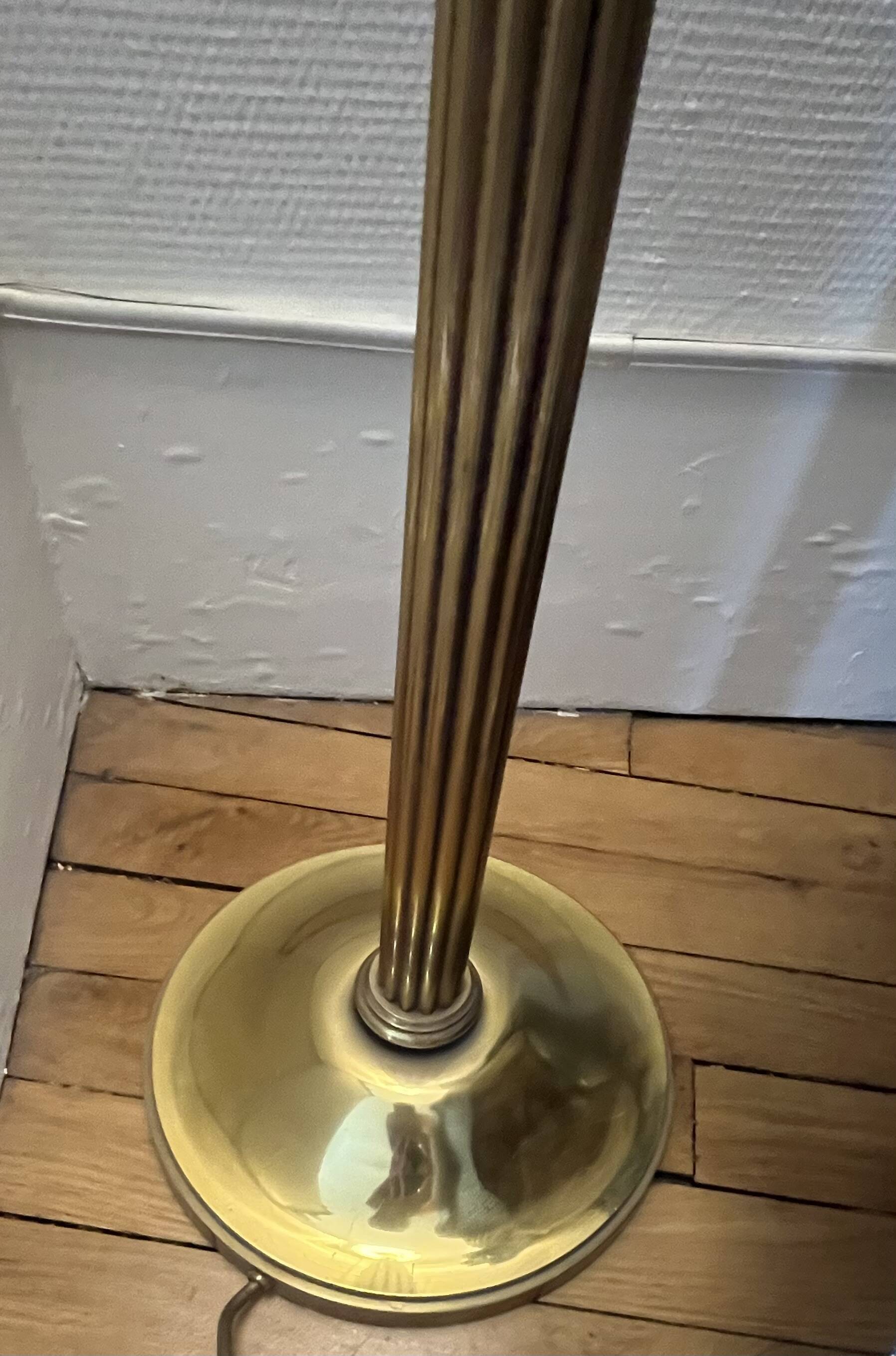 Neoclassical torchère floor lamp in brass and opaline - 1950s/60s