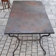 Table à manger en métal
