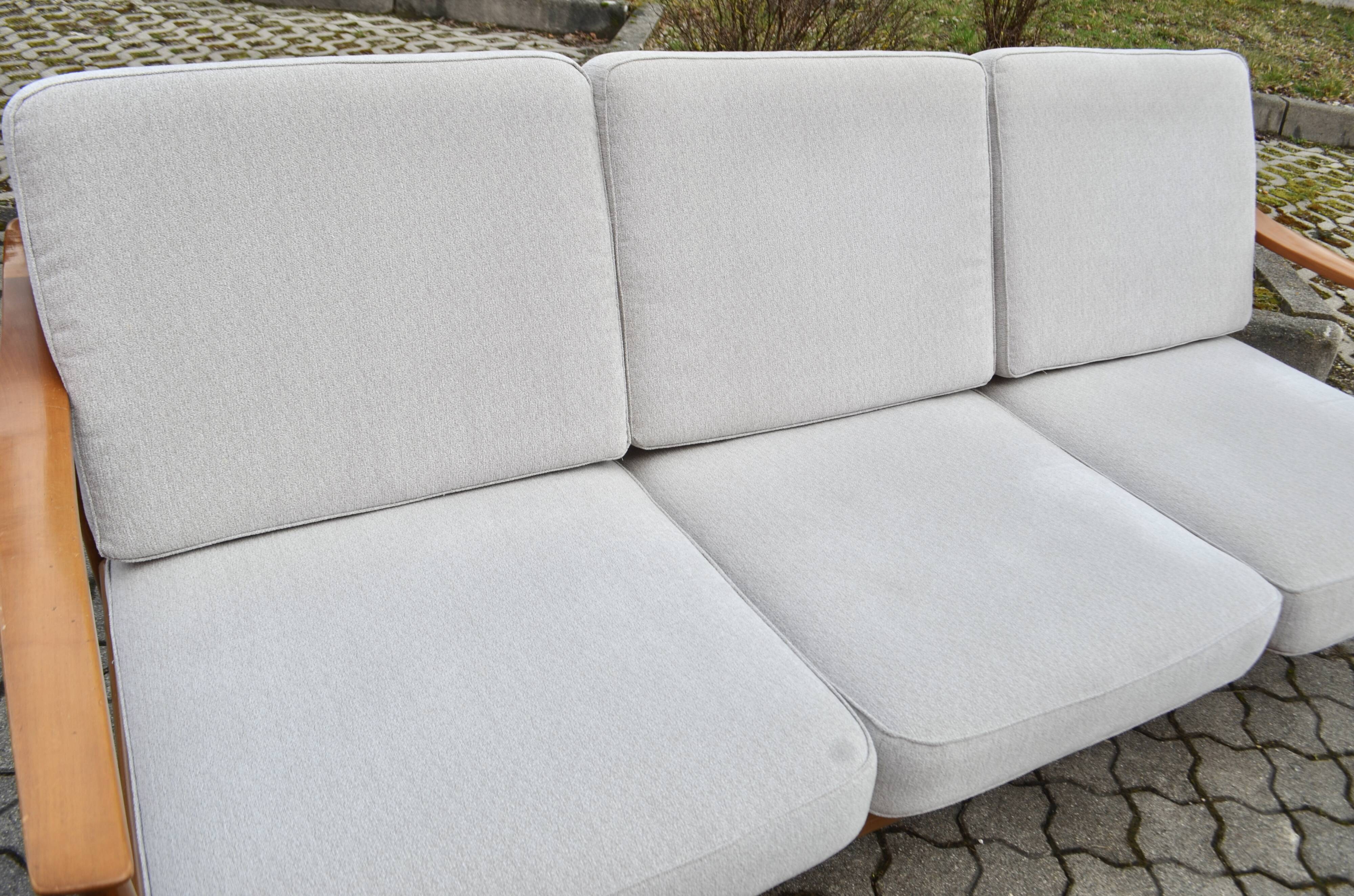 Knoll Antimott Sofa walnut