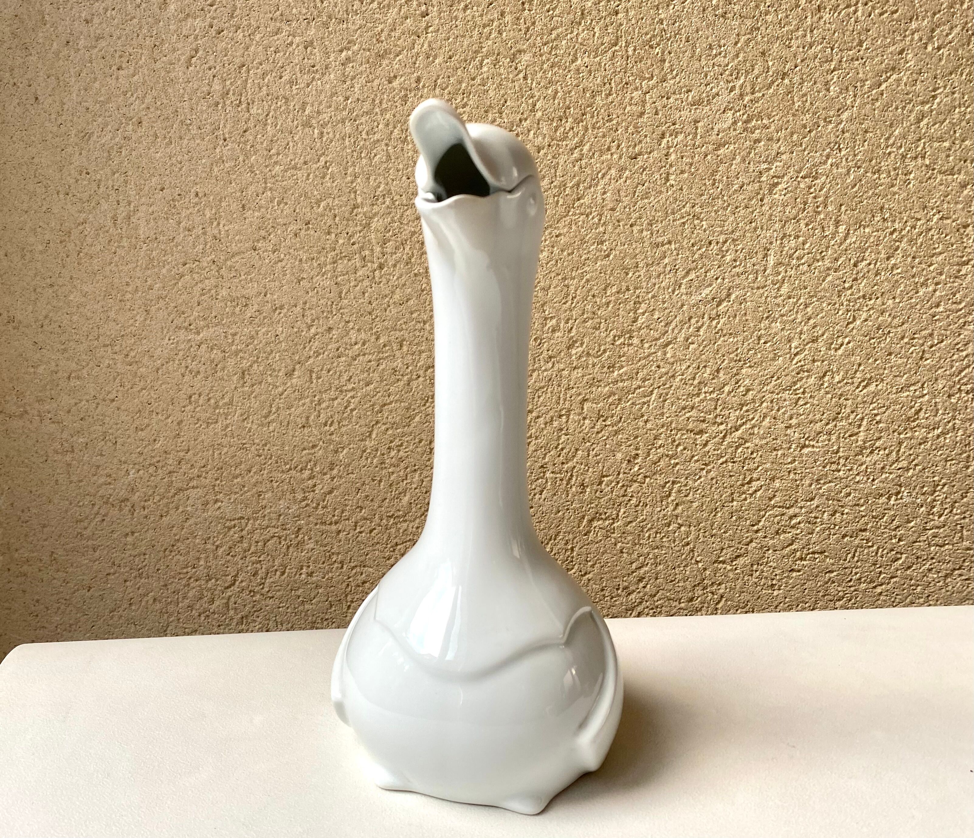 Carafe animalière grande oie in vintage white porcelain 80s