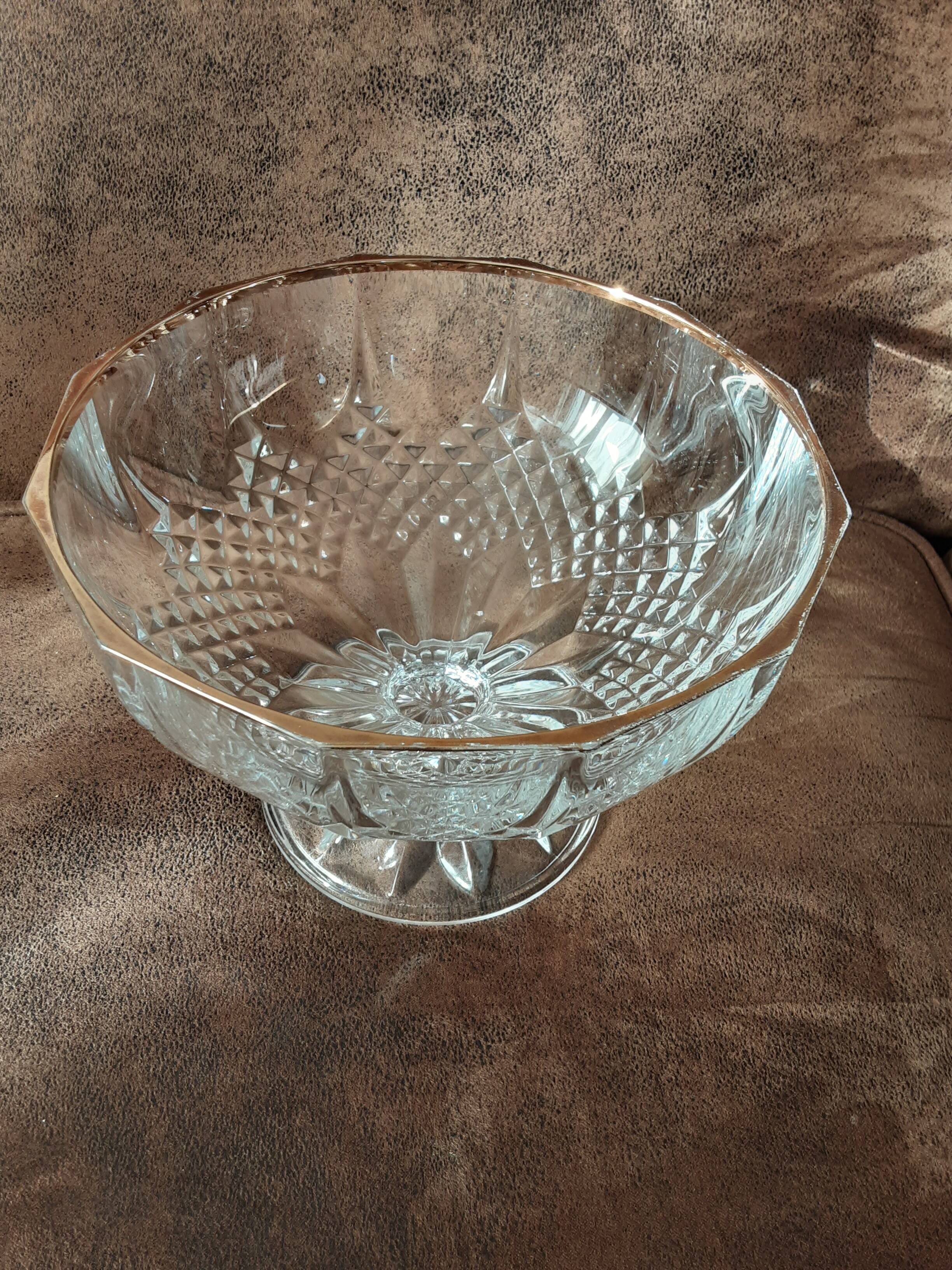 Crystal footed cup
