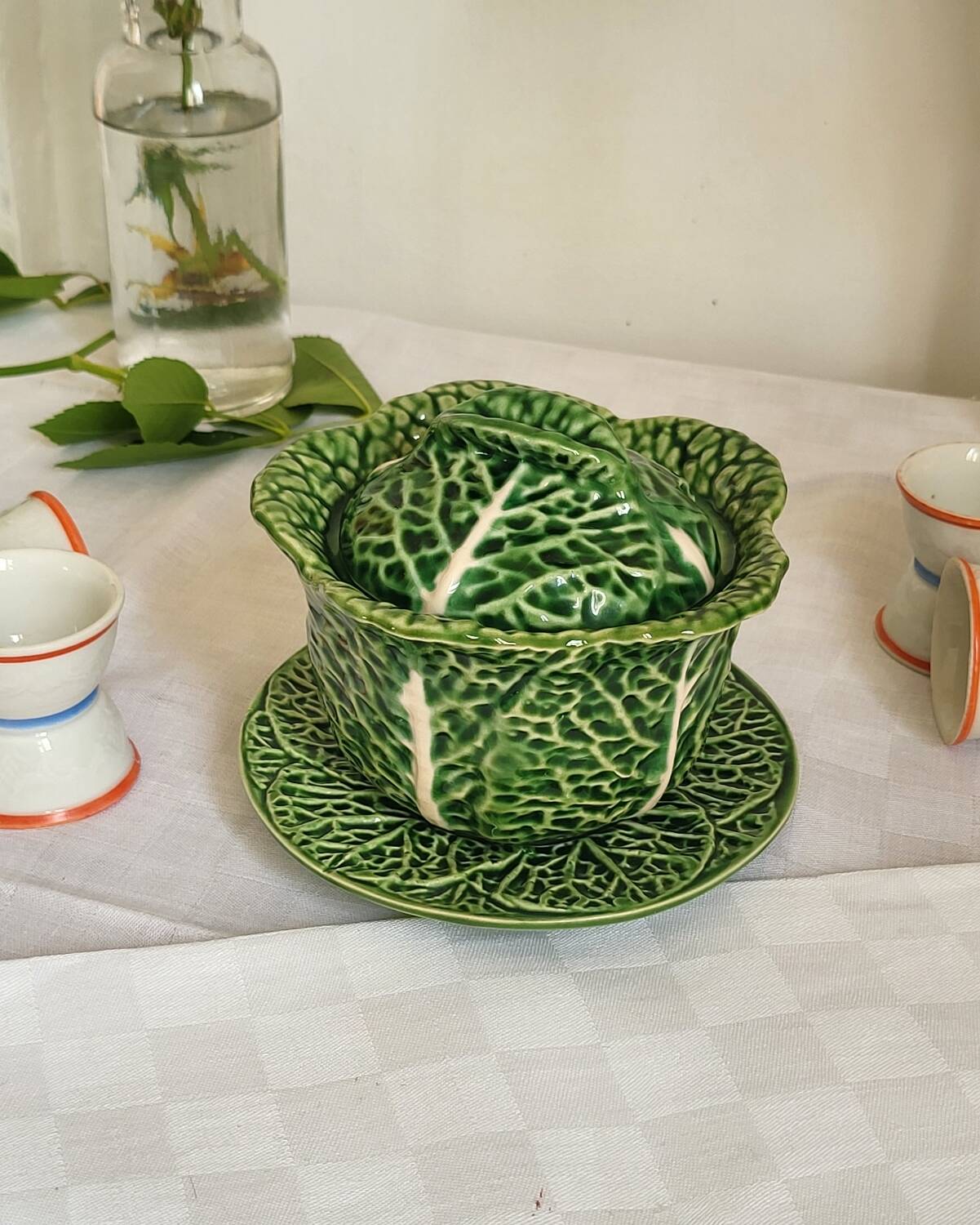 Mustard pot in cabbage slip