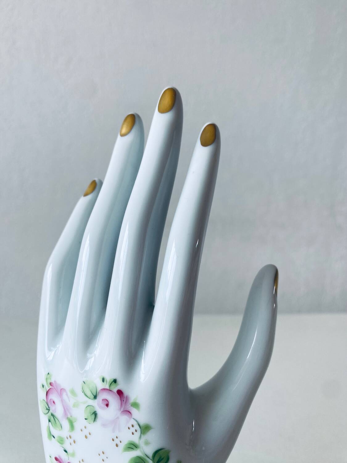Della Torre porcelain jewelry holder