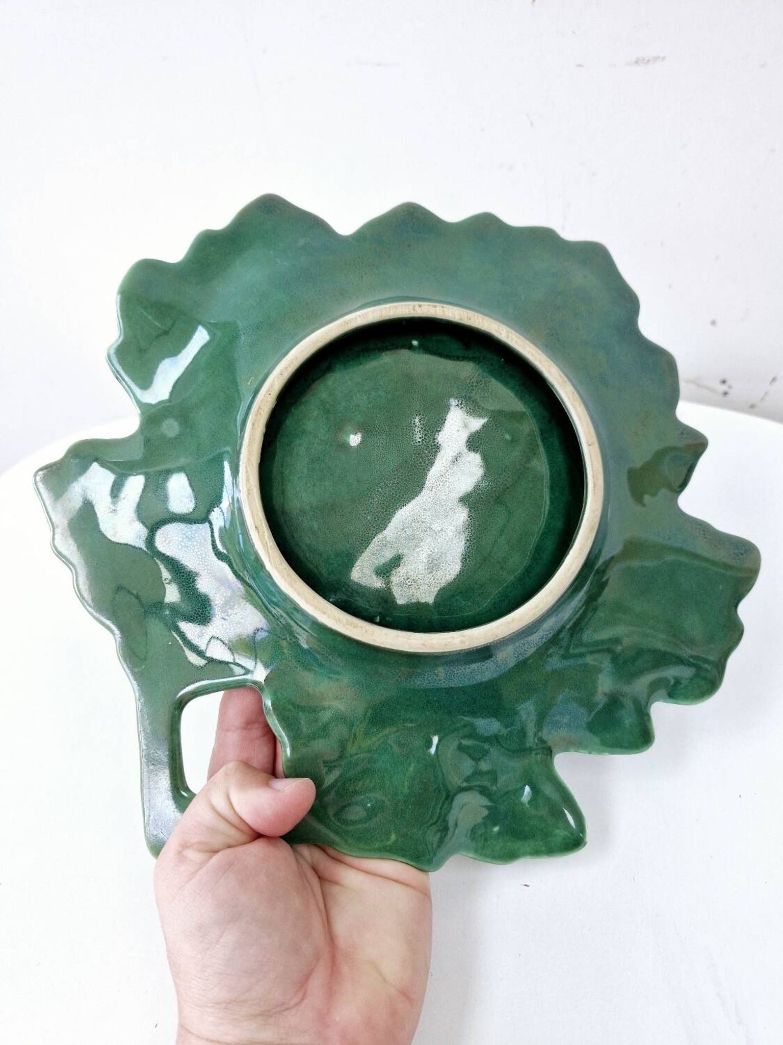 Plate and its 6 vintage bowls from Vallauris, green ceramic in the shape of a leaf.