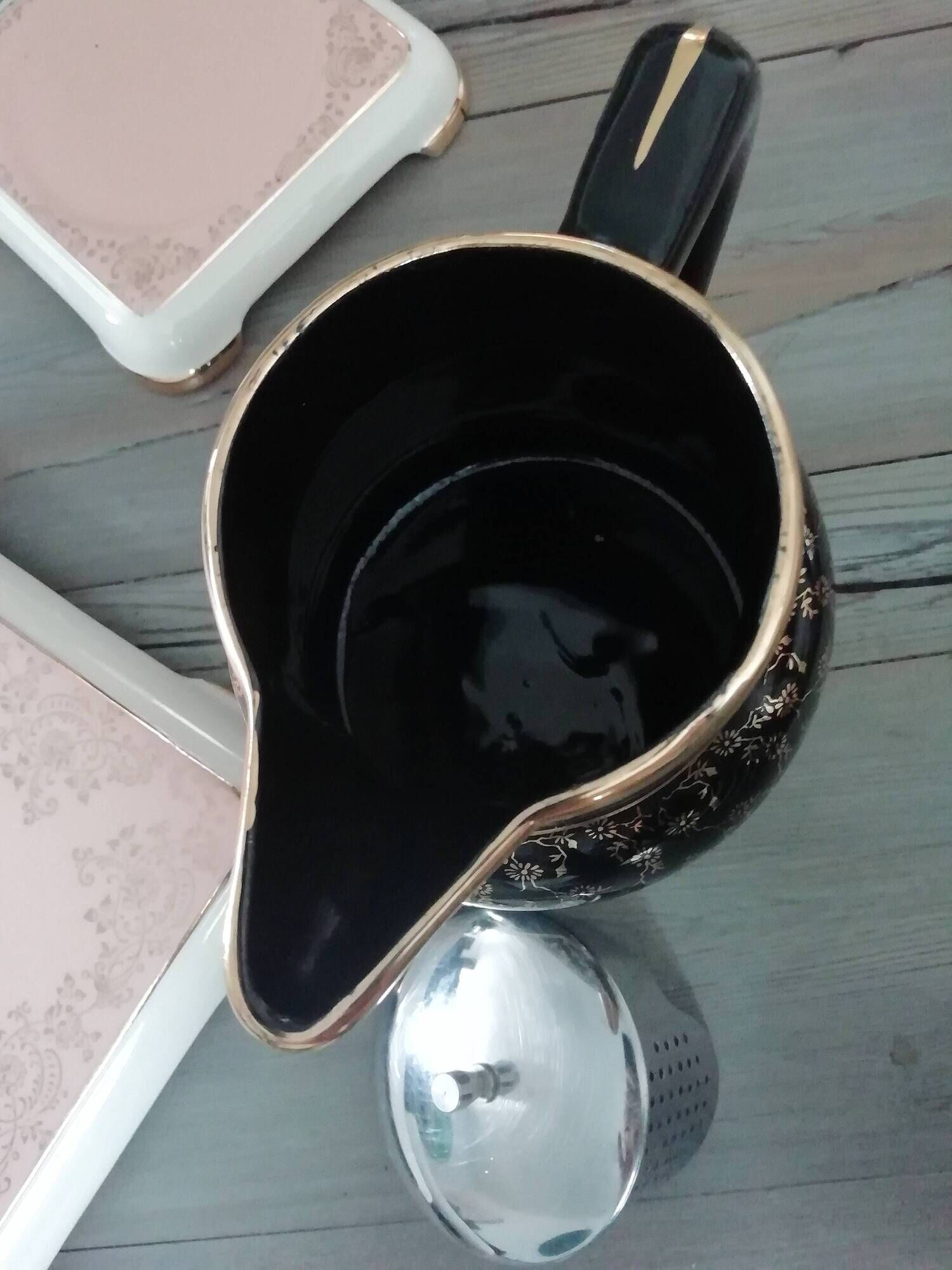 Ceramic teapot