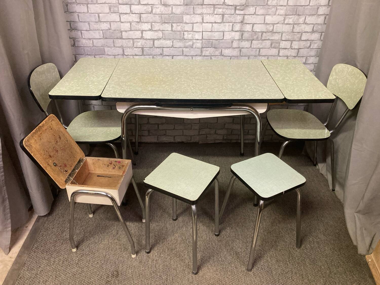 Formica table chairs stool set