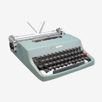 Lettera 32 vintage typewriter Olivetti