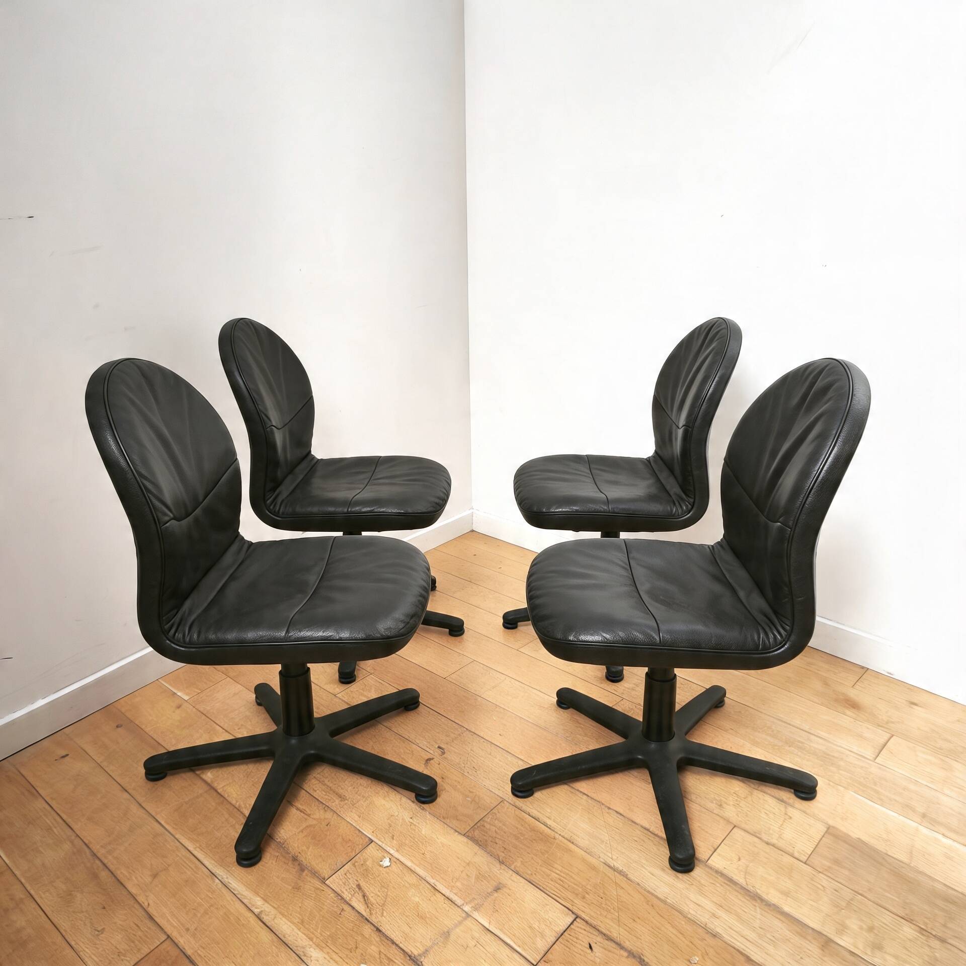 Set of 4 vintage Stratford office chairs.