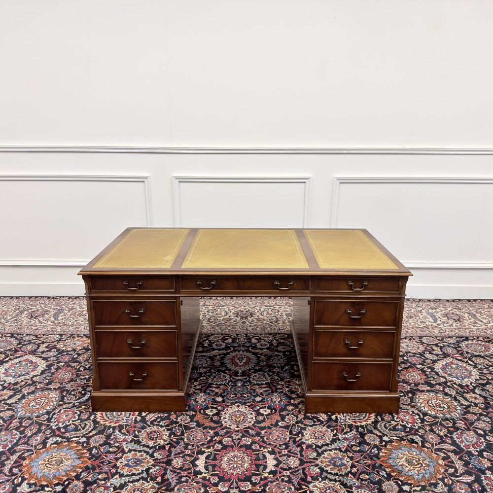 Classic English Heldense Desk