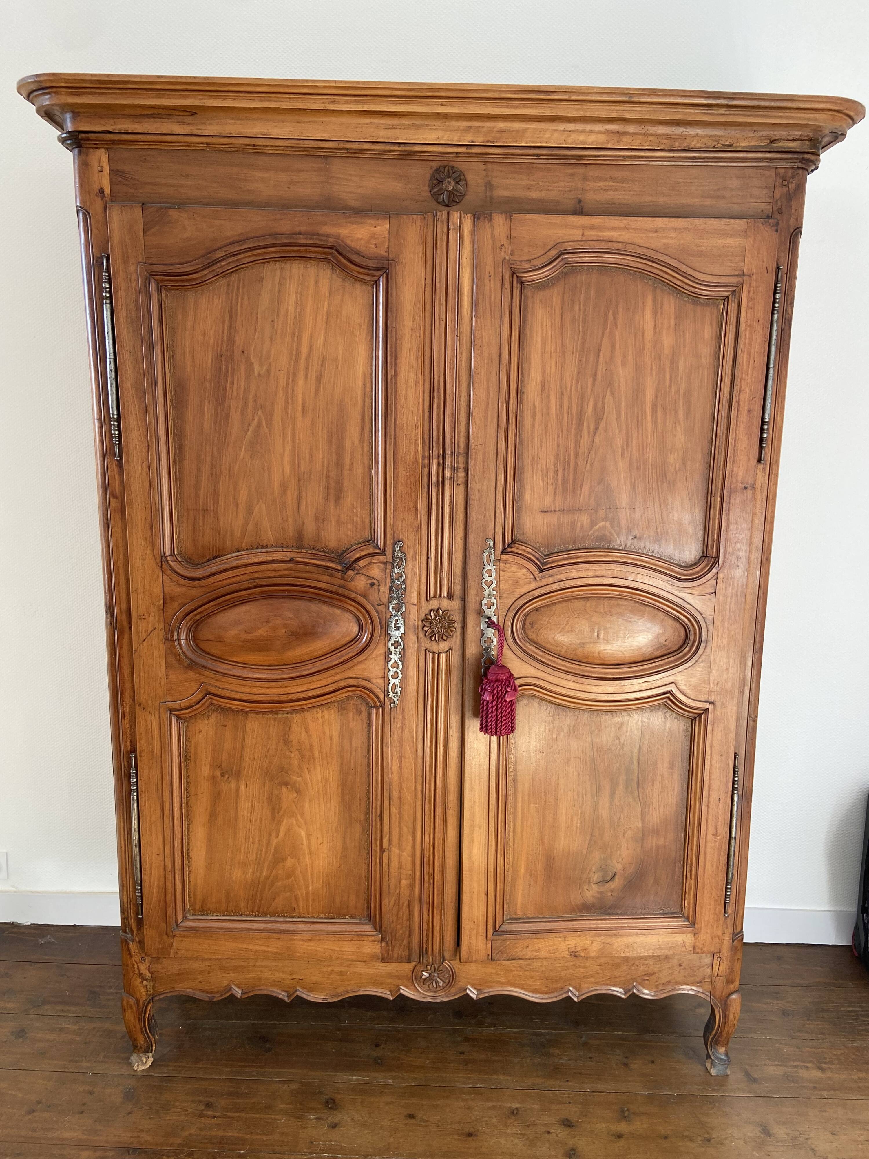 Wardrobe of the 19th century