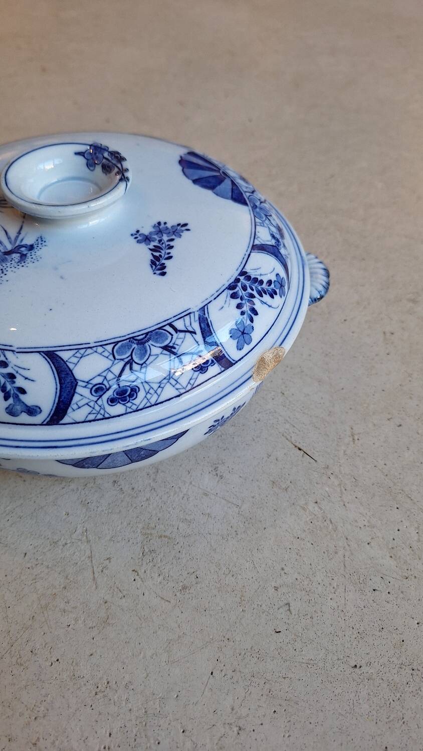 Japan model soup tureen by Creil and Montereau 19th century