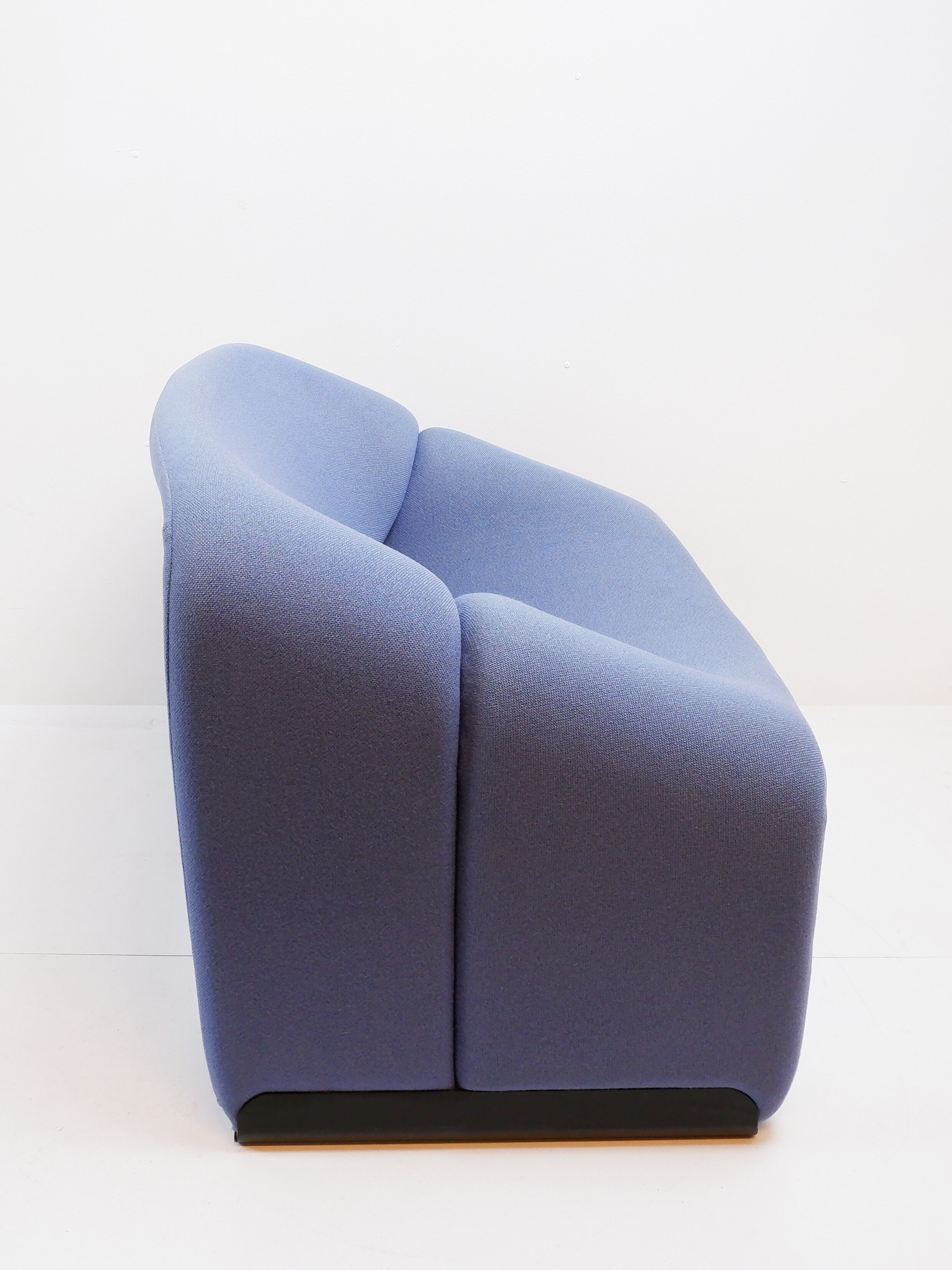 Artifort F598 M-chair by Pierre Paulin