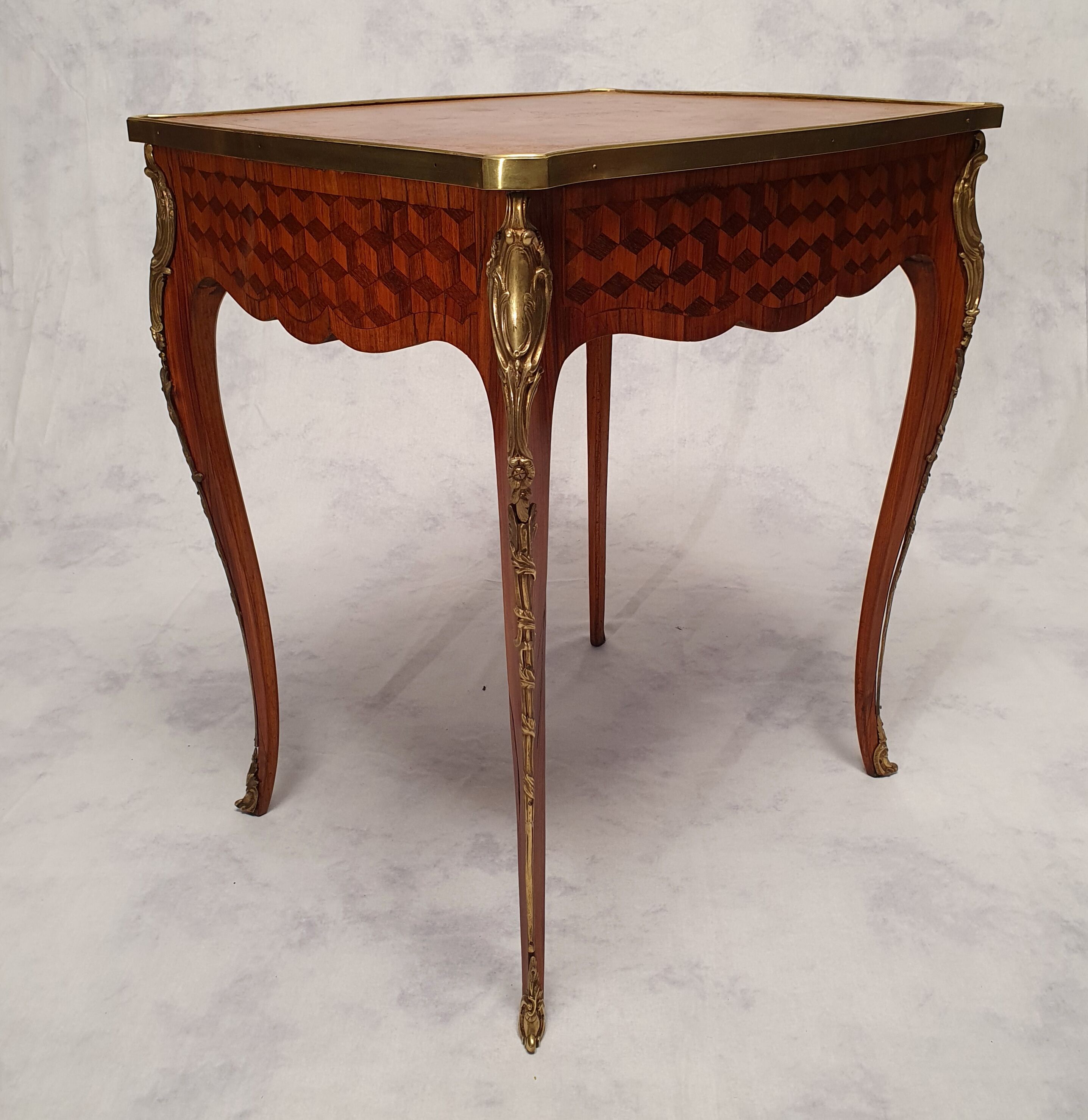 Louis XV Style Writing Table - Gouffé House - Cubes Marquetry - Bois De Rose - 20th