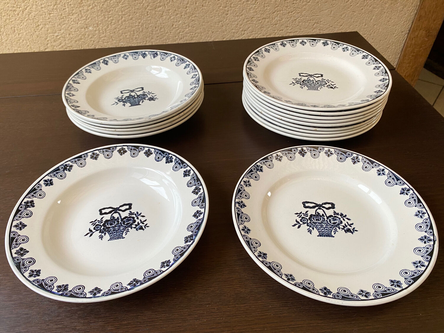Service of 10 flat ceramic plates St Amand Marie-Rose vintage 20s/30s