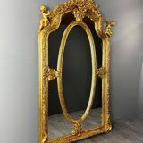 Grand miroir style Louis XV en bois sculpté et doré, XIXe siècle