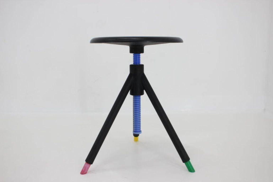 Italian Postmodern Adjustable "Screw" Dining Table and Four Stools in the Style
