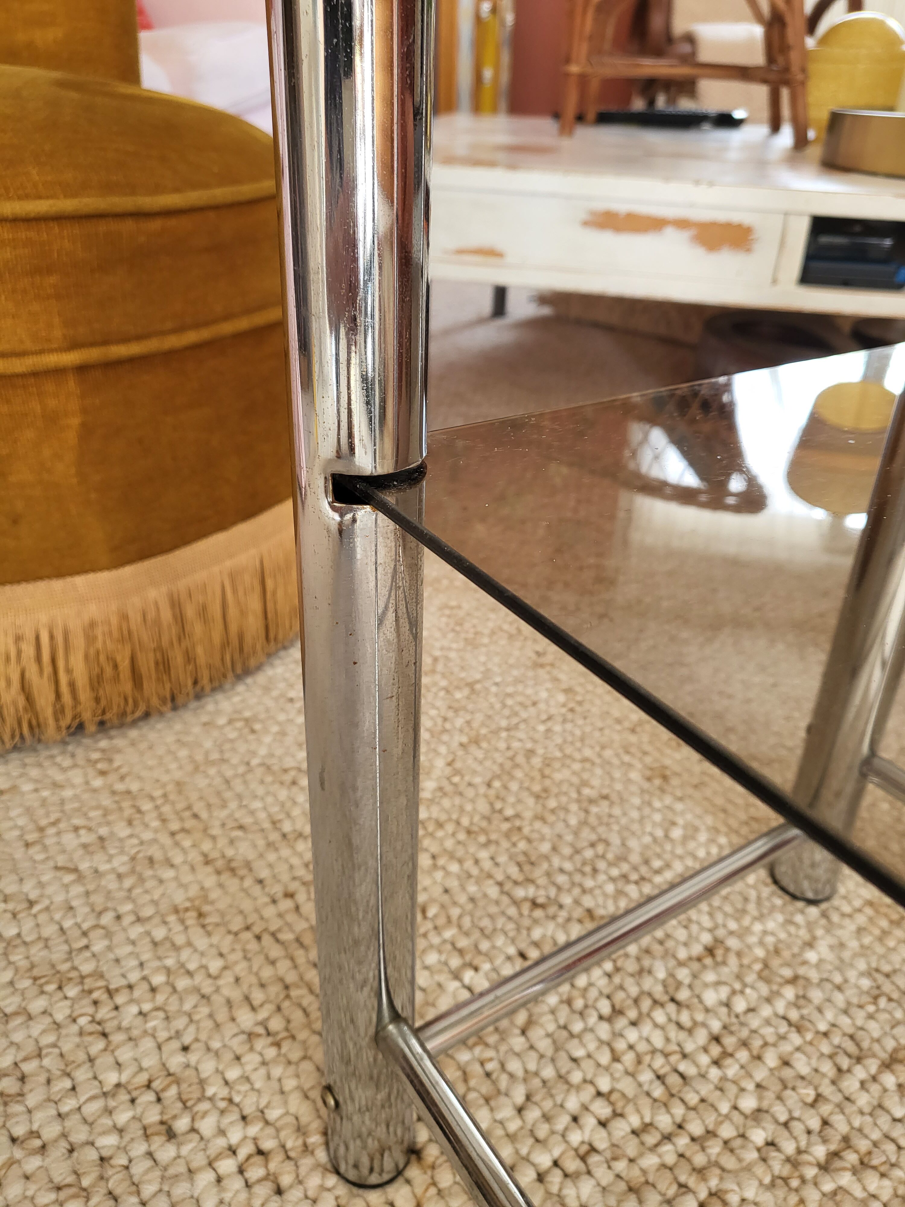 Table d'appoint acier et verre fumé année 70