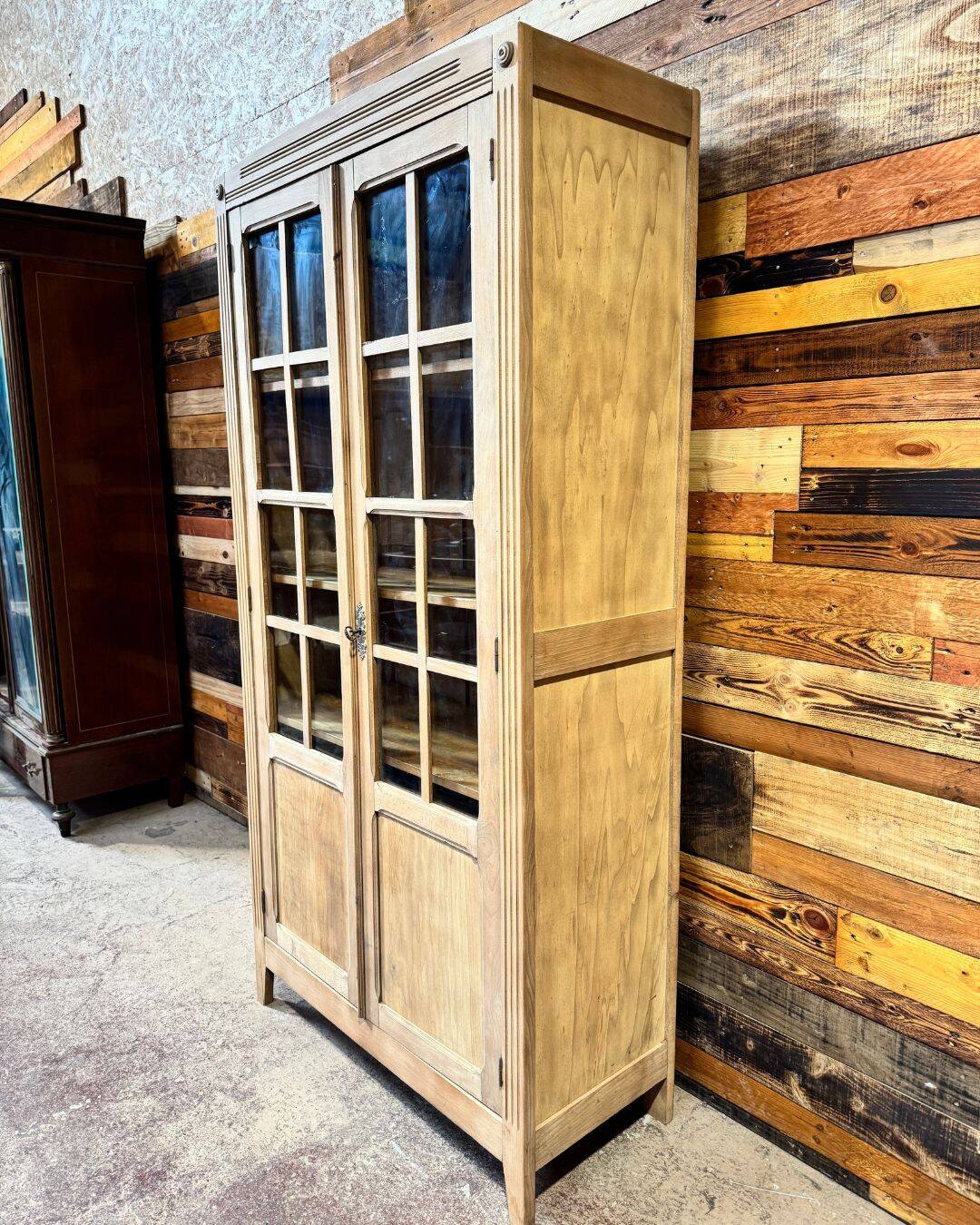 Aero-sanded oak library - 1940s