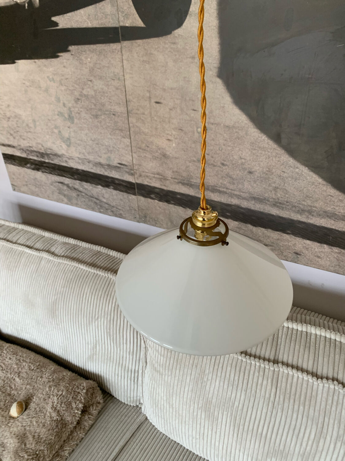 Suspension lamp in white opaline