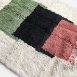 Tapis berbère marocain Beni Ouarain écru à motifs colorés 236x139cm