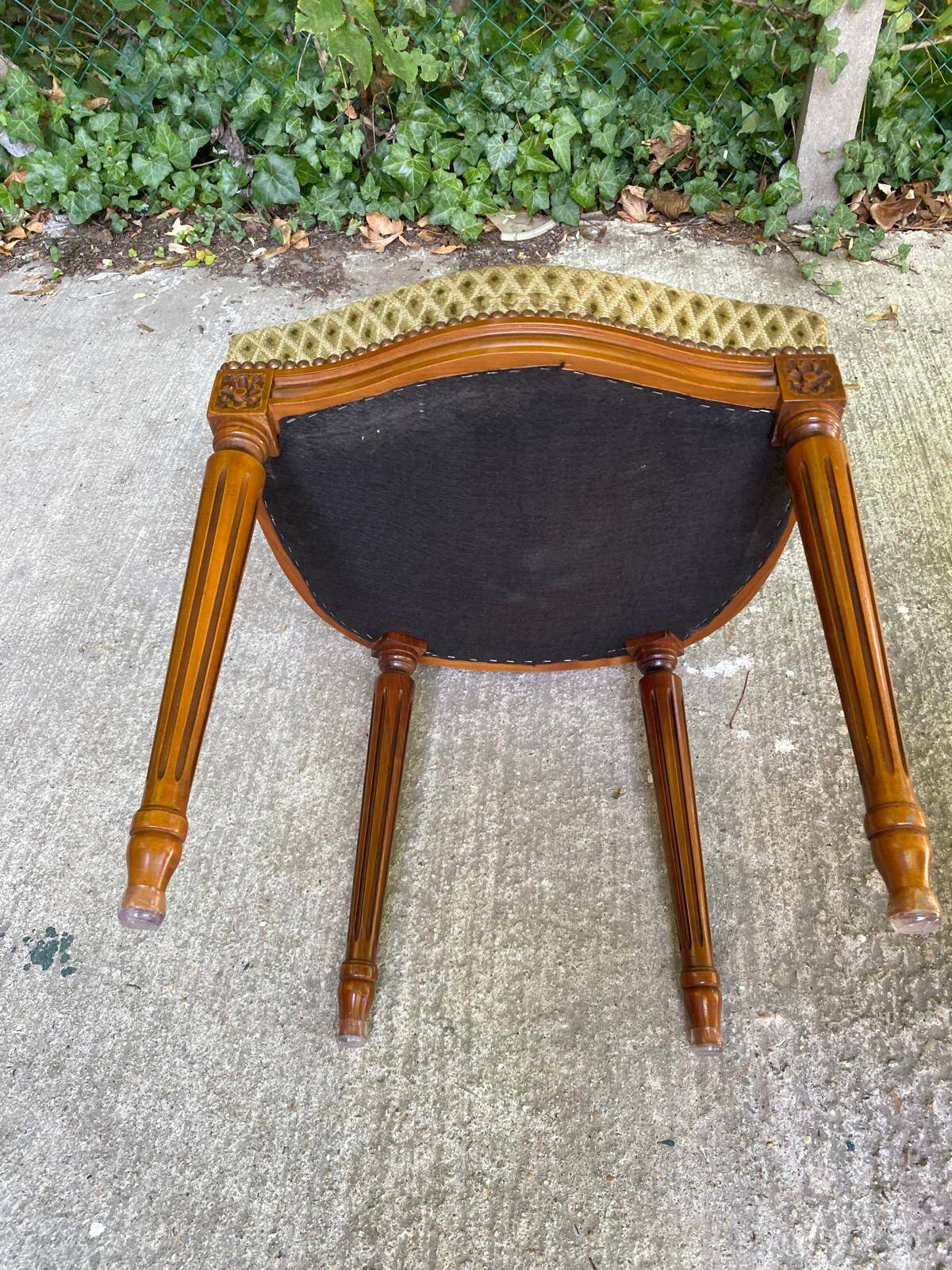4 chaises Louis XVI médaillon bois massif et velours doré
