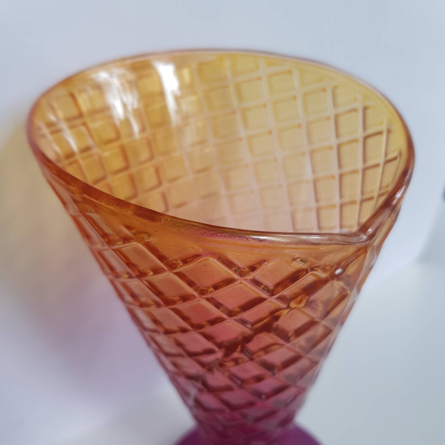 Coupe à dessert glacée violette et dorée Bormioli Rocco, fabriquée en Italie