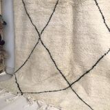 Moroccan Berber carpet Beni Ouarain with large black diamonds 2,96x2.03m
