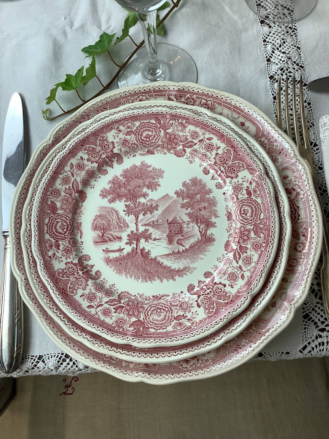 6 Old Villeroy and Boch dessert plates