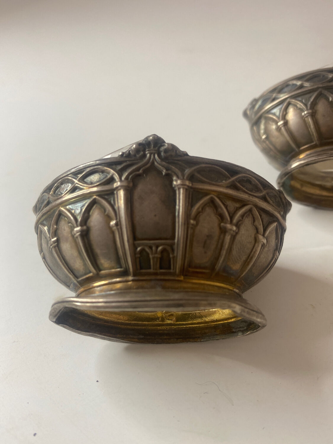 2 salt shakers Saint Louis in silver