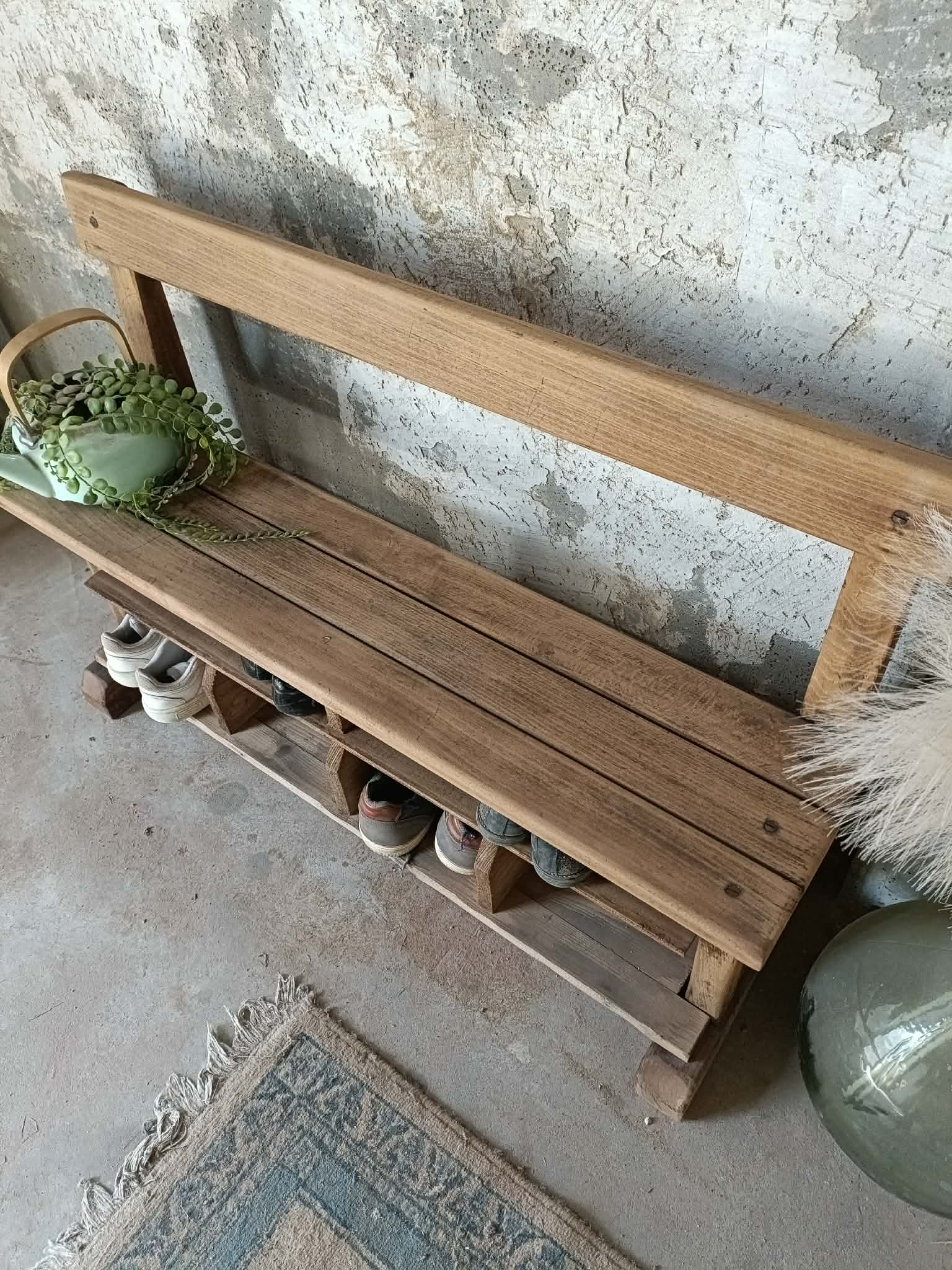 Entrance bench