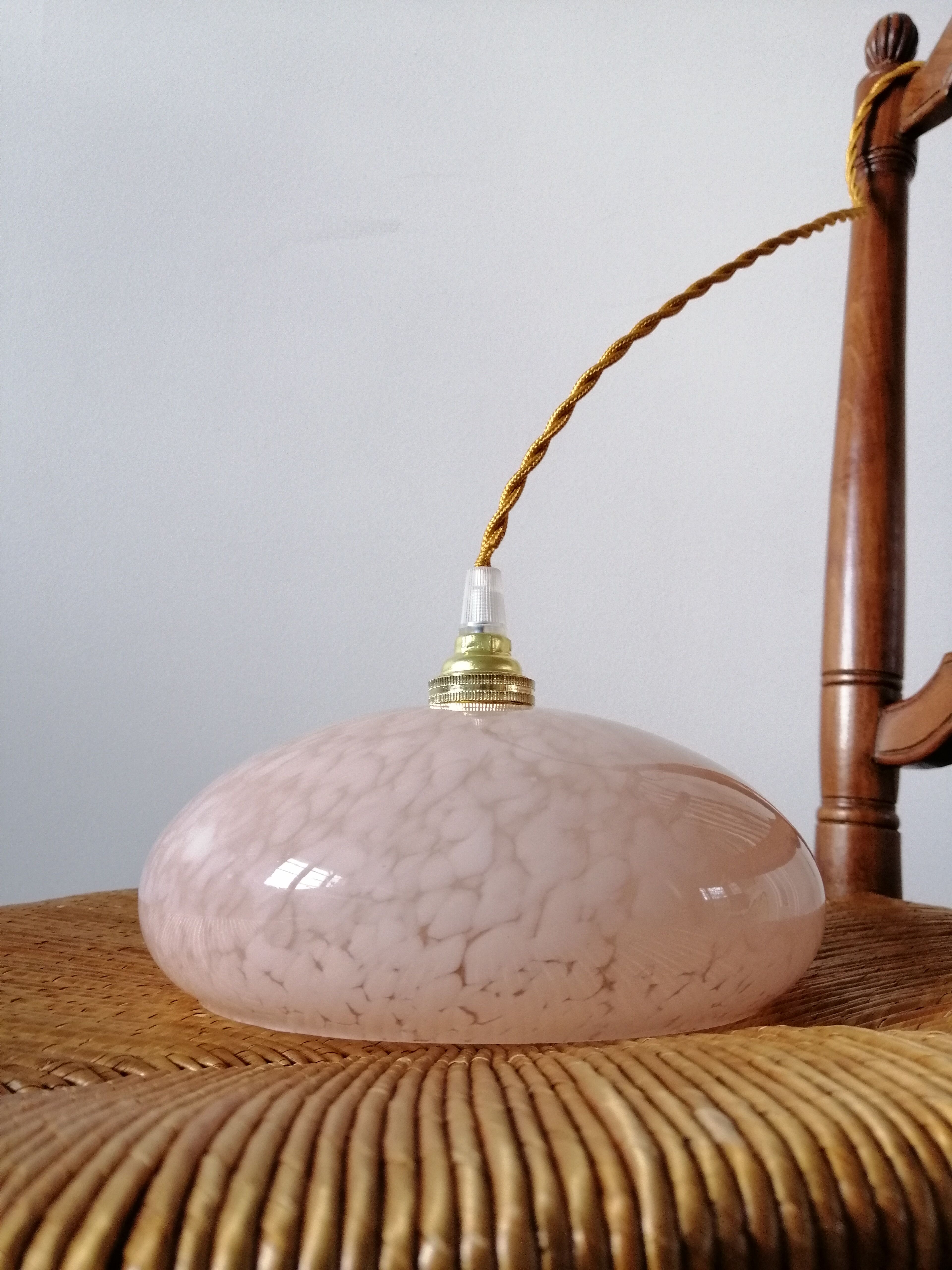 Clichy glass suspension