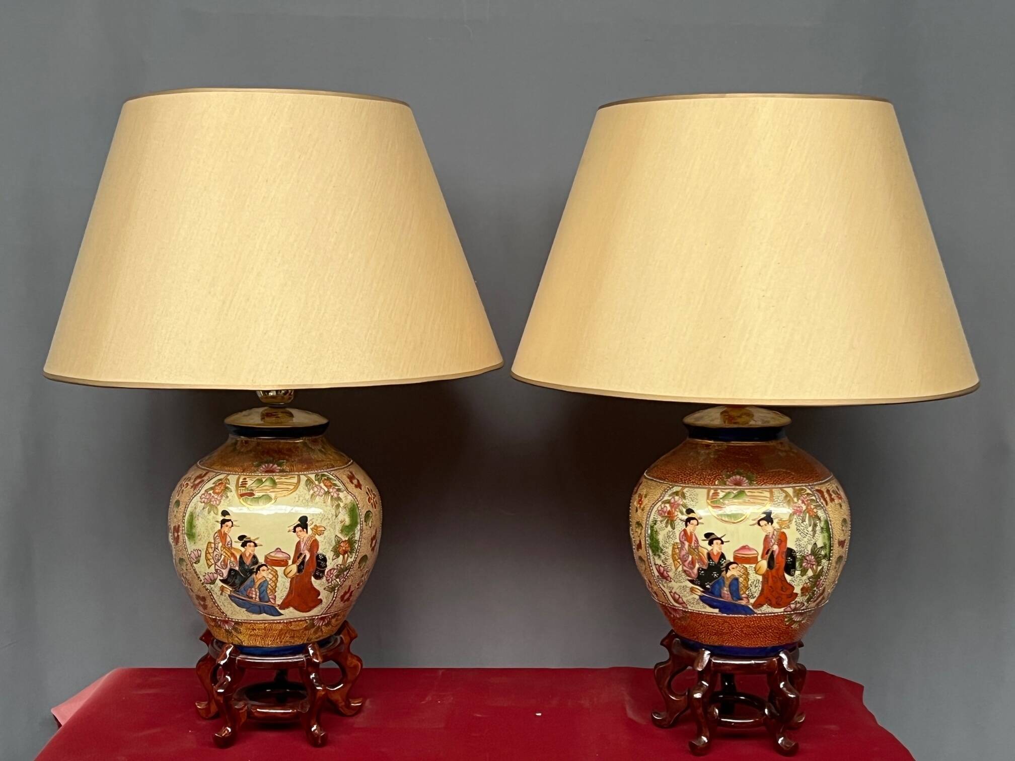 Paire de lampes Satsuma. Peintes à la main.