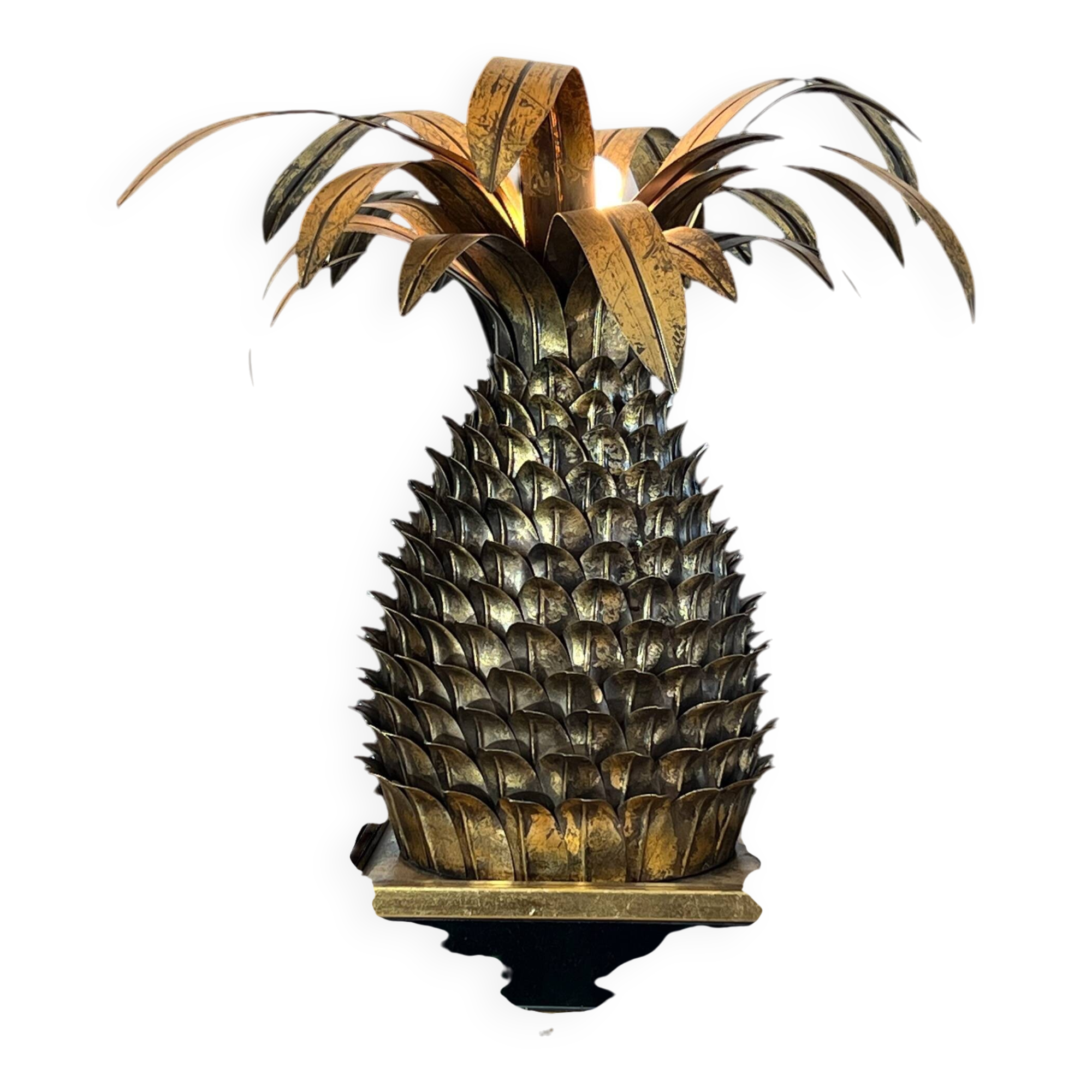 Pineapple-shaped lamp. in the "jansen of the 70s" style in metal.