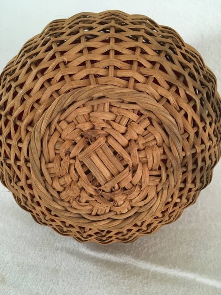 Wicker basket with a wooden bead border