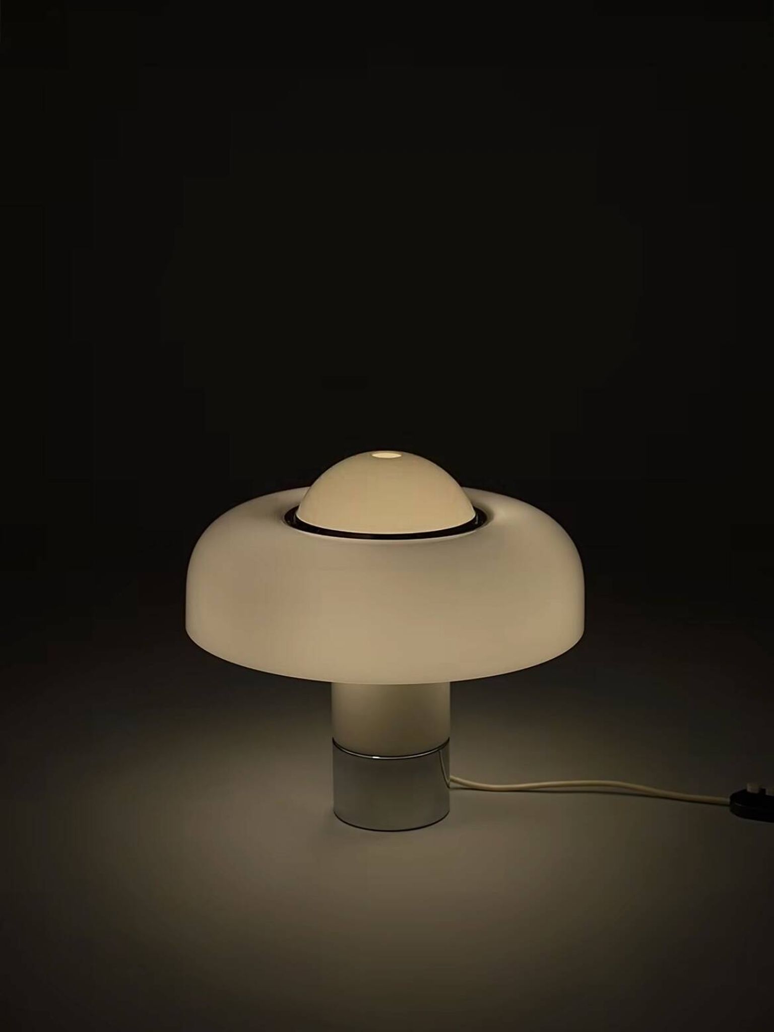 Brumbury table lamp in chrome and white by Luigi Massoni for Guzzini 1970